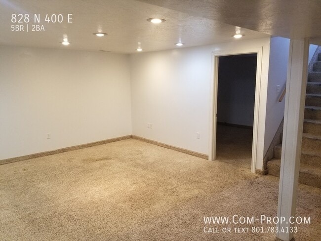 Building Photo - 828 400 E
