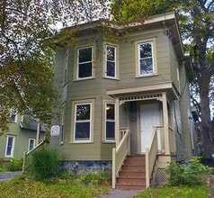 Building Photo - Available August 1, 2026 Beautiful 1st Flo...