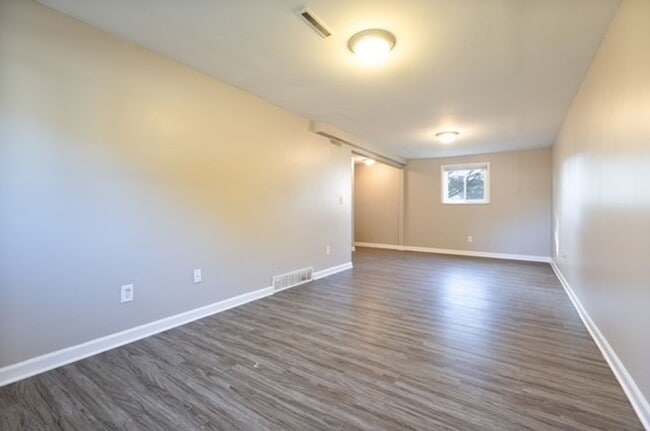 Building Photo - Spacious Split-Level Comfort & Modern Style in Columbus!