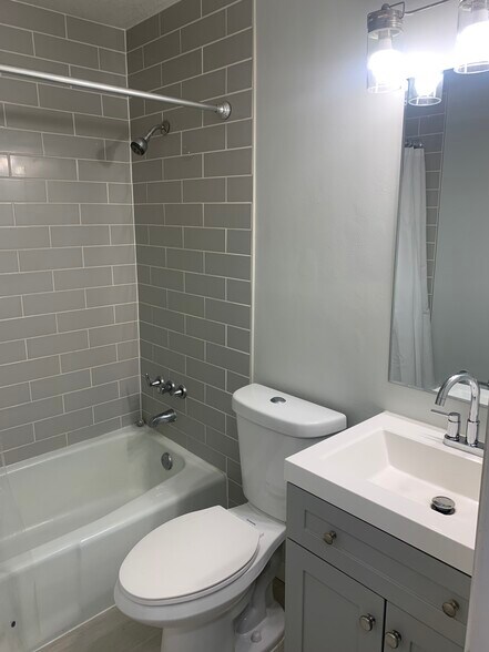 Updated bathroom - 4820 Park Commons Dr