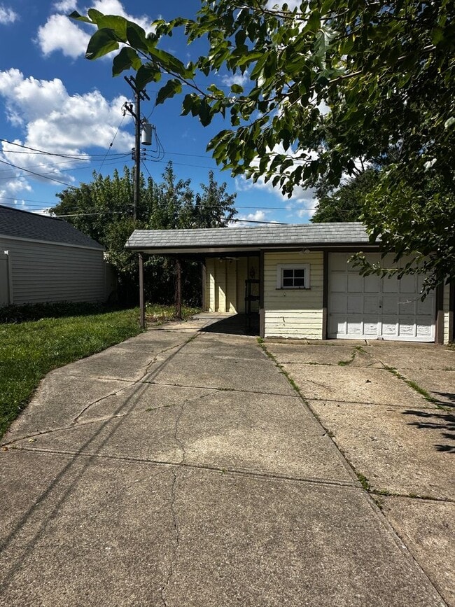 Building Photo - 3 bedroom 1.5 Bath Single family home in P...