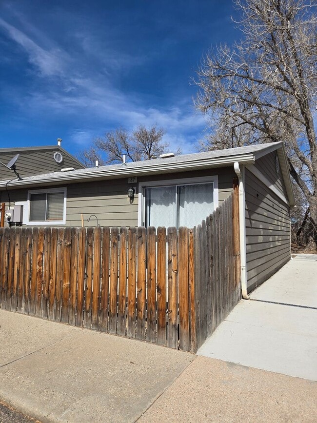 Building Photo - Ranch Style Townhome in convenient location