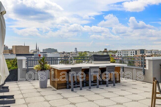 Building Photo - 5 Gadsdenboro St