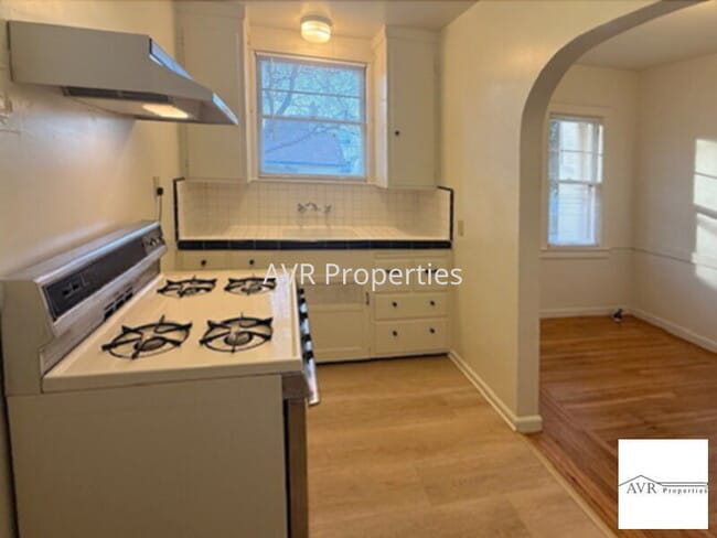 Building Photo - Historic studio near downtown Livermore and Library