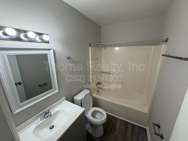 Building Photo - 2257 Sherwood Ave