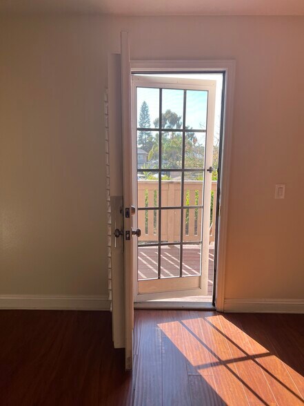 Door for outside - 1854 Peaceful Ct