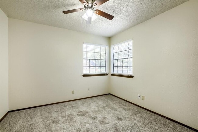 Building Photo - 2504 Howellwood Wy