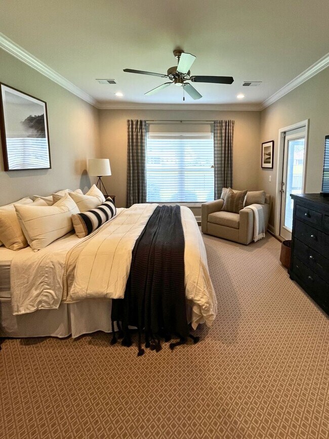 Building Photo - 3/2 with amazing community amenities!