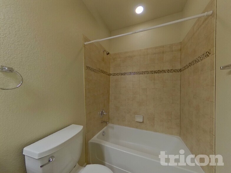 Building Photo - 8378 Hardwood Cir