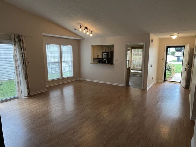 Building Photo - Updated 3 Bedroom, 2 Bath Ranch in NW Char...