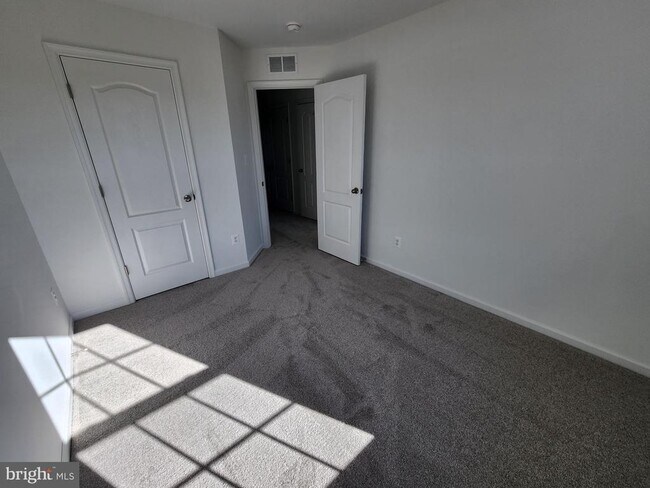 Building Photo - 437 Hillsdale Pl