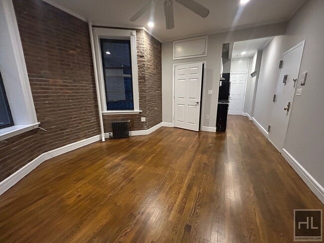 Building Photo - 336 E 18th St