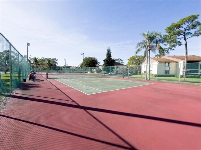 Building Photo - 301 Knotty Pine Cir