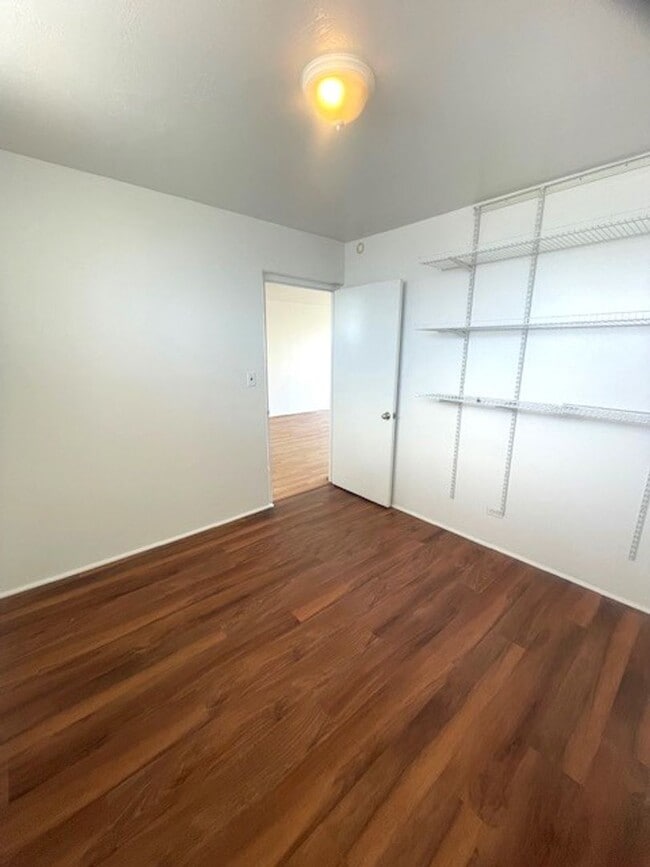 Building Photo - 3 Bedroom / 1.5 Bath in Honolulu