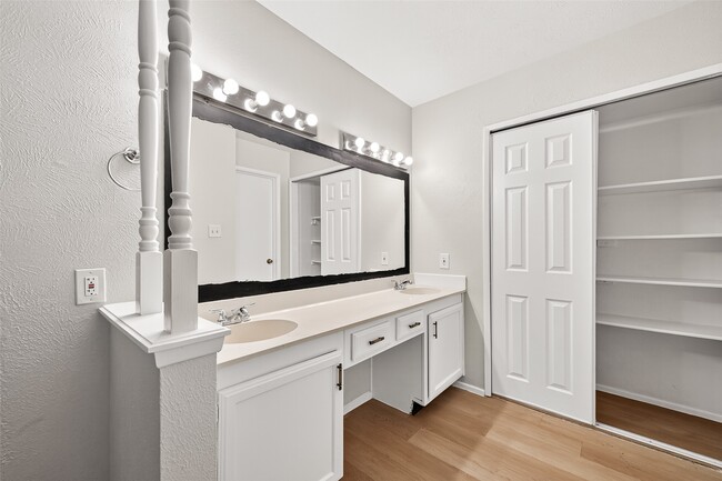 Building Photo - 17421 Ranch Country Rd