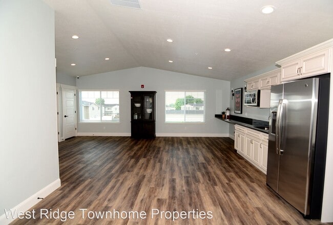 Building Photo - 3 br, 1.5 bath Apartment - 120 West 400 South