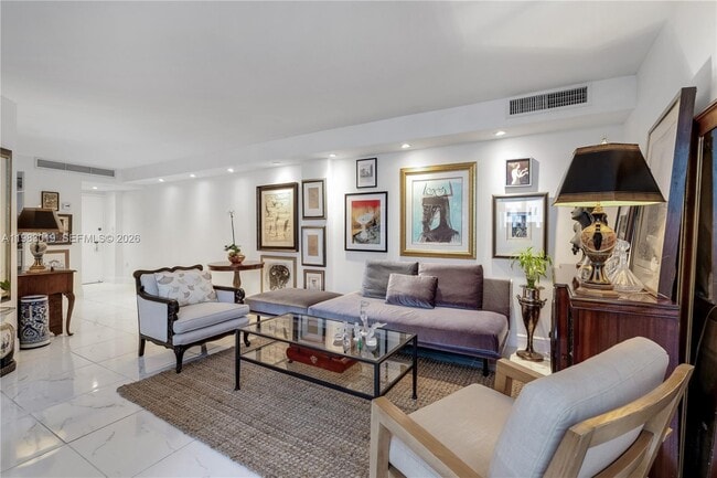 Building Photo - 825 Brickell Bay Dr