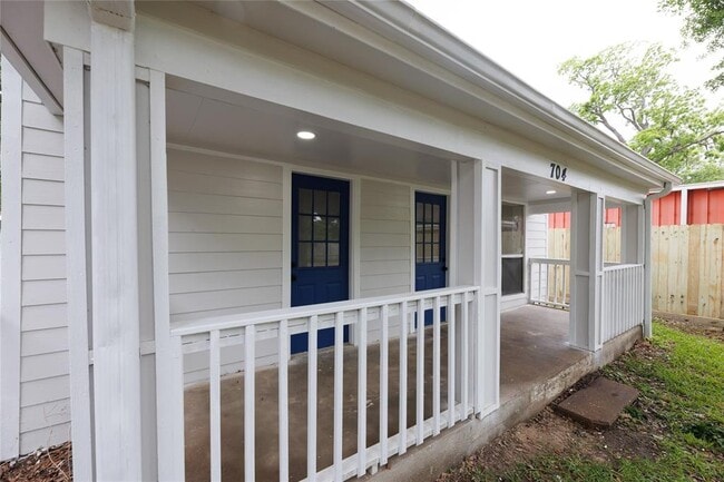 Primary Photo - 704 W Willis St