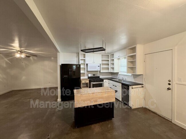 Building Photo - 4708 Red River St