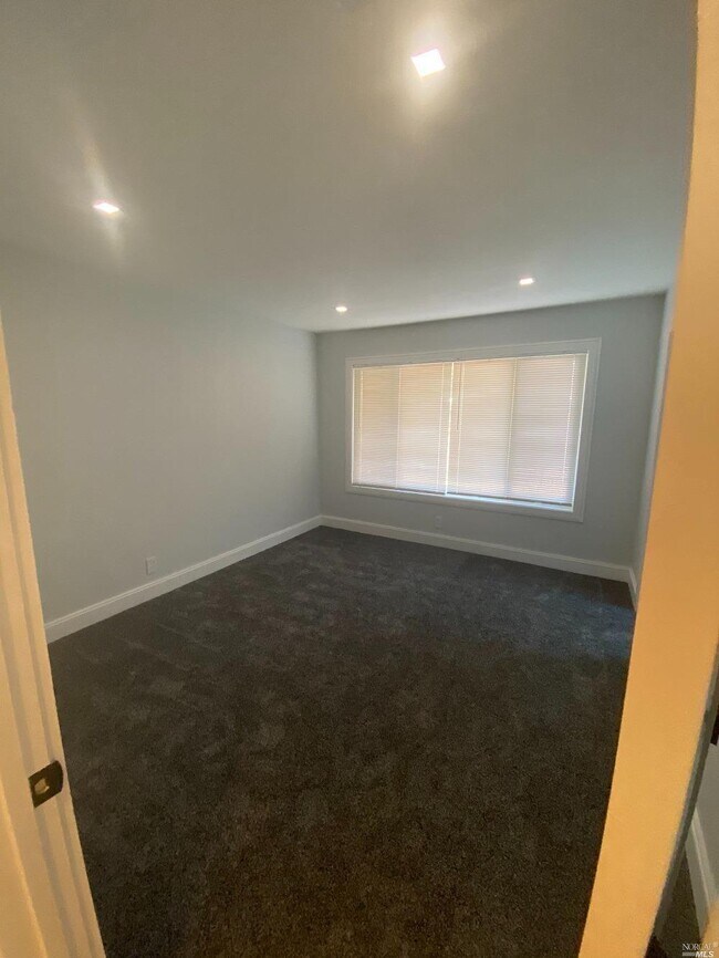 Building Photo - 1570 Parkwood St