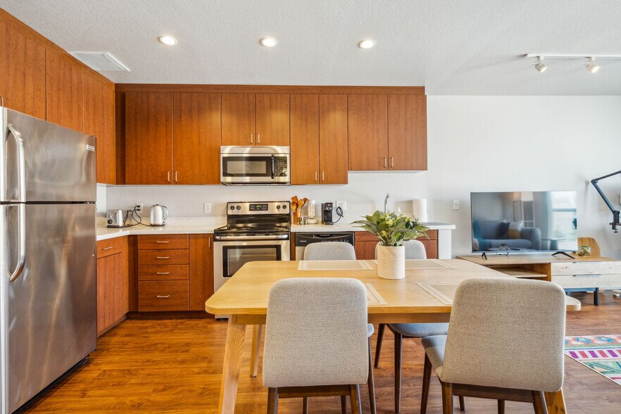 Building Photo - 2000 Post St