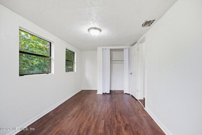 Building Photo - 920 George Cir