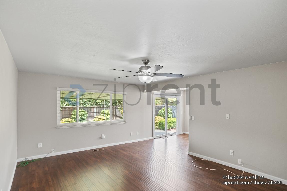 Building Photo - 3185 Country Dr