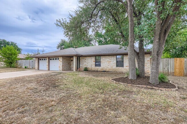 Building Photo - 521 Dennis Dr