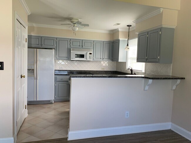 Building Photo - Beautiful Home on Lake Clermont