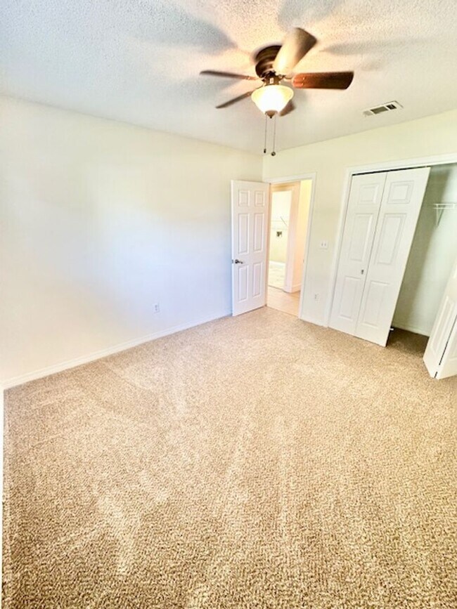Building Photo - 1315 Forest Shore Dr