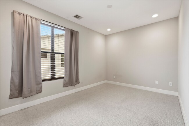 Building Photo - 1613 Milby St