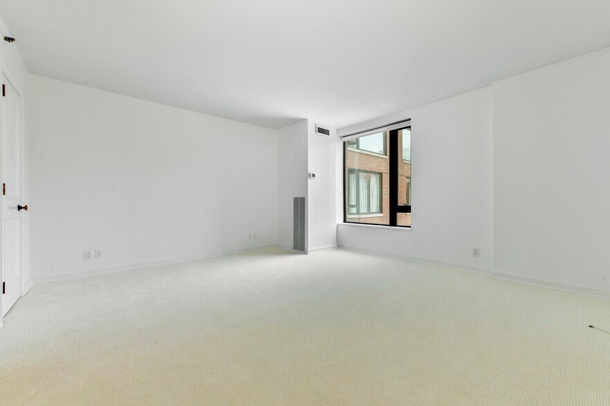 Building Photo - 220 Boylston St