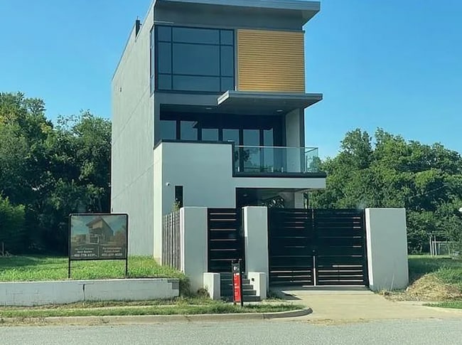 Primary Photo - Modern 3-Bedroom Duplex Near OU Health Cen...