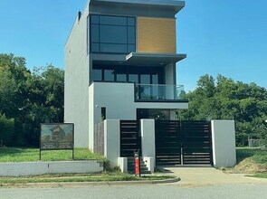 Building Photo - Modern 3-Bedroom Duplex Near OU Health Cen...