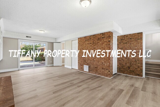 Building Photo - 1601 Carfax Dr