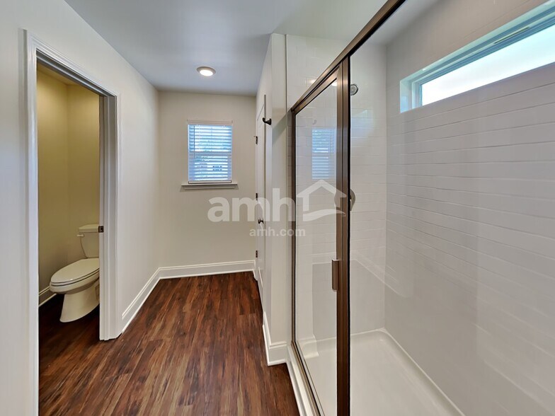 Building Photo - 5961 Hagar Vly Dr