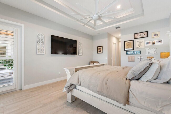 Building Photo - 12955 SW Kanner Hwy