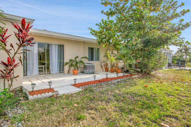 Building Photo - 8799 Bella Vista Dr