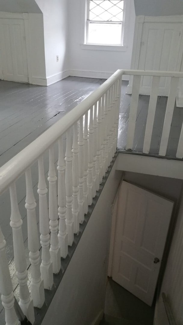 Building Photo - Large home for family!