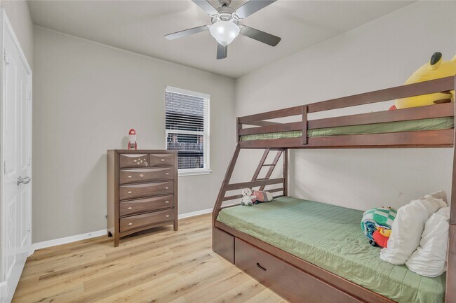 Building Photo - 2450 Garden Shadow Dr