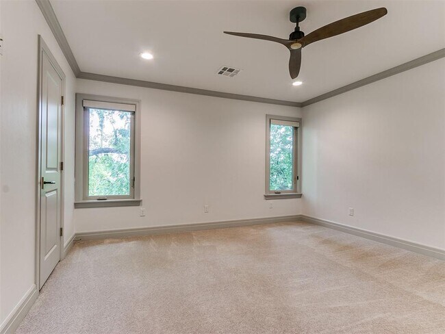 Building Photo - 1201 Glenbrook Dr