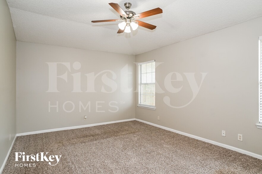 Building Photo - 2352 Chartley Ln S