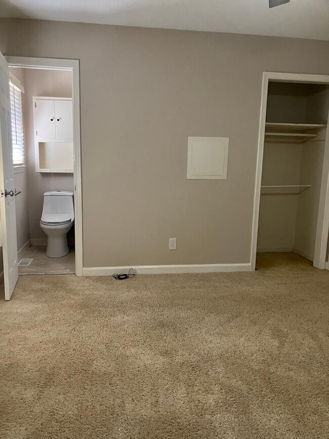 Building Photo - 3 Valleybrook Ct