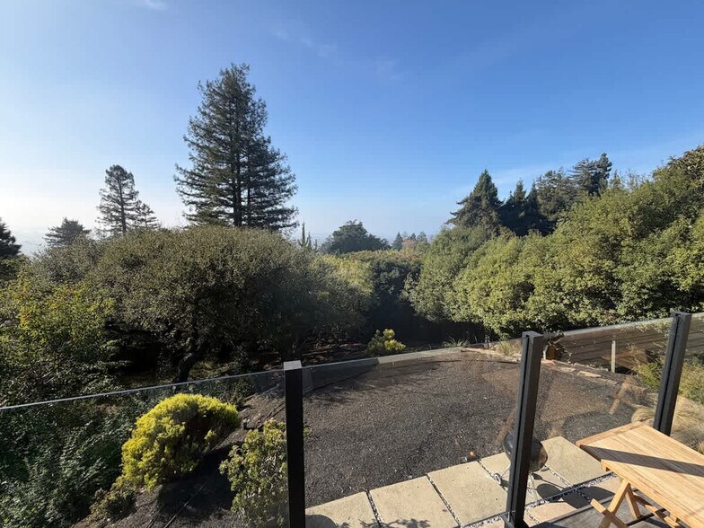 Building Photo - 1072 Keeler Ave