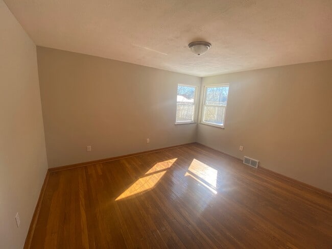 Building Photo - 3515 Eakin Rd