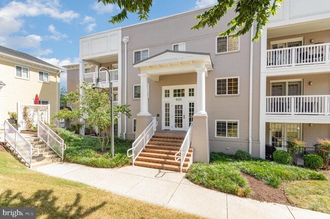 Building Photo - 4121 S Four Mile Run Dr