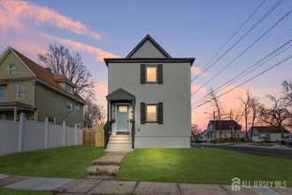 Building Photo - 143 Johnston Ave