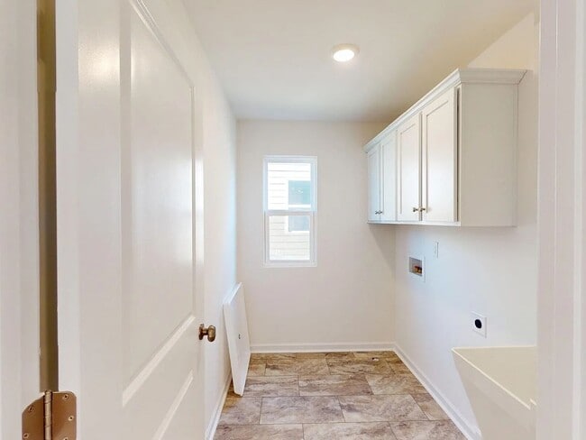 Building Photo - FIRST MONTH IS ON US   CHARMING 4- BEDROOM HOME IN LAURELBROOK COMMUNITY