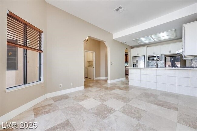 Building Photo - 2723 Seabridge Dr