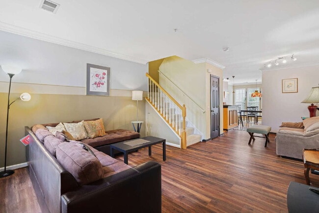 Building Photo - Spacious, Private AND Convenient 2-Level C...
